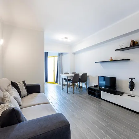 Apartament T1 Da Rocha Cp1- 400m Da *