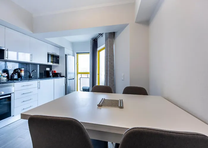 Apartament T1 Da Rocha Cp1- 400m Da *