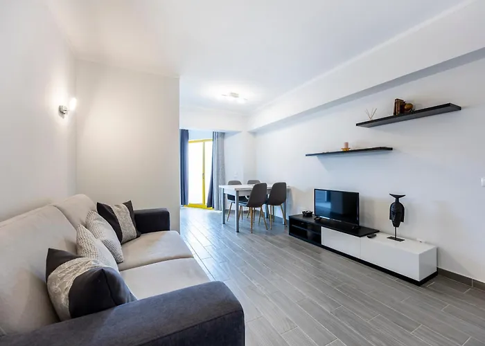 Apartament T1 Da Rocha Cp1- 400m Da *